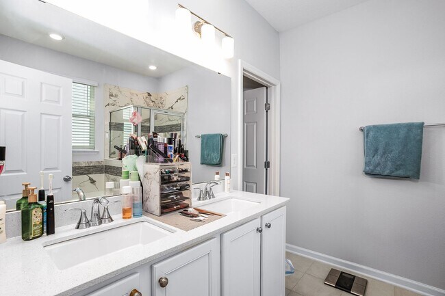 Building Photo - Spacious 3BR Home with Flex Space, Large Backyard & Open Floor Plan