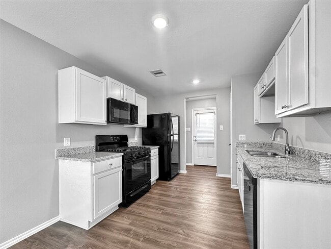 Building Photo - 937 Silver Birch Br