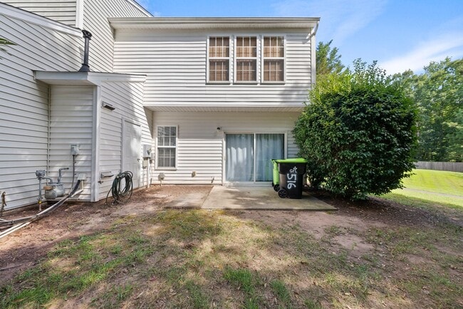 Building Photo - %16 Walnut Woods DR