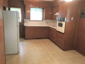Building Photo - LEASING
