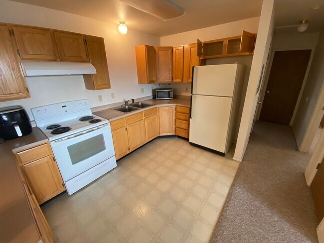 Building Photo - Top Corner, One Bedroom Apt in Bayfield