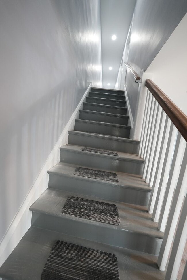 Building Photo - 3 Bedroom 2.5 Bath Home