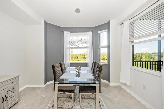 Building Photo - 12240 Wellen Golf St