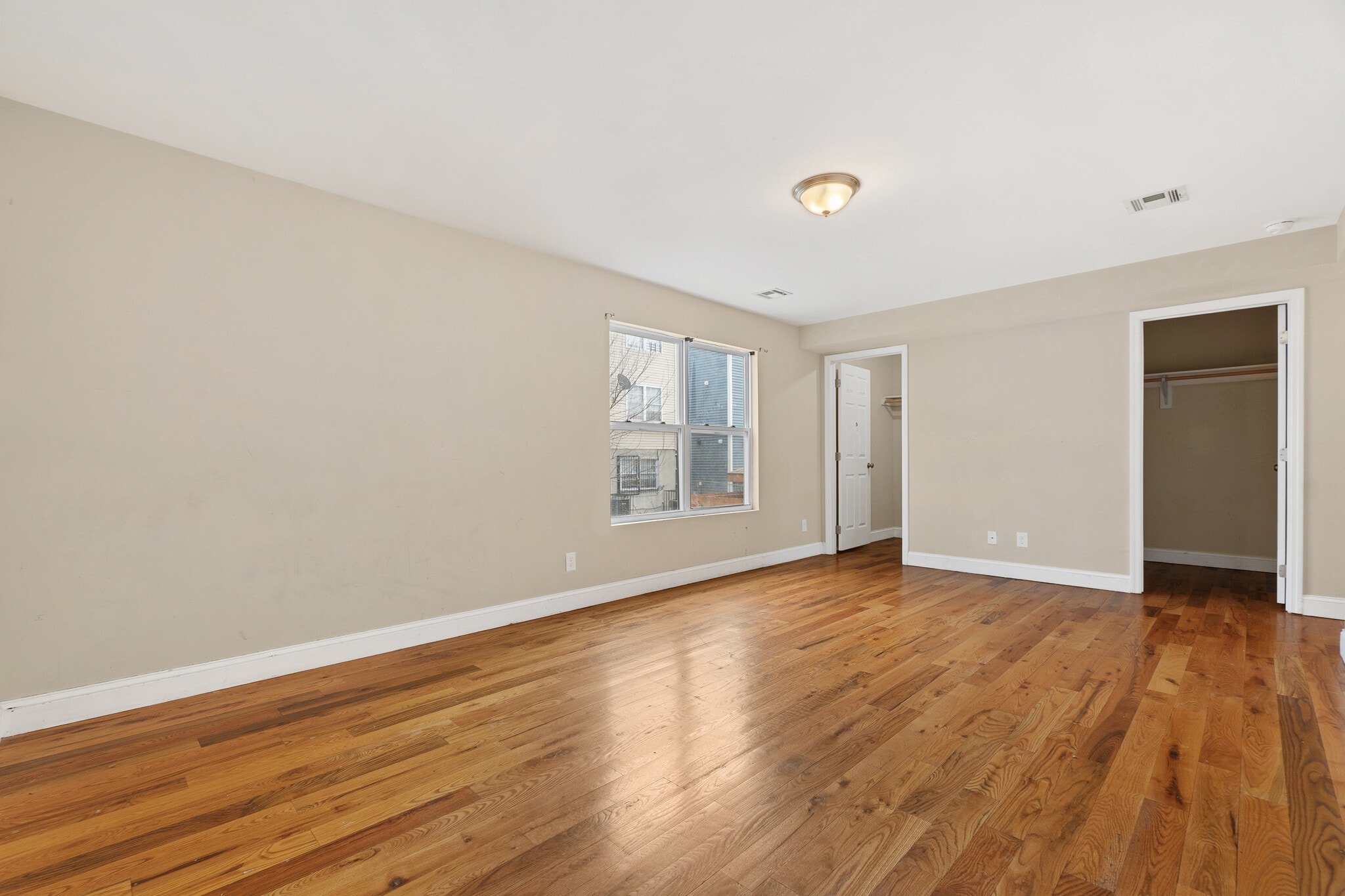 Building Photo - 270 S 20th St