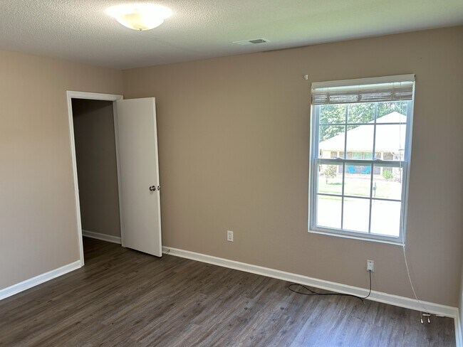 Building Photo - 230 Laramie Circle