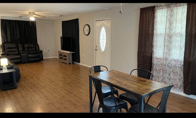 Building Photo - 28 1st St