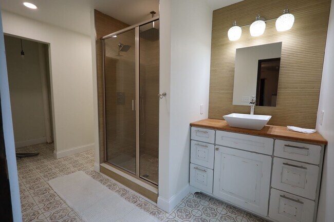 Building Photo - 400 N. 9th-4TH OFFSET