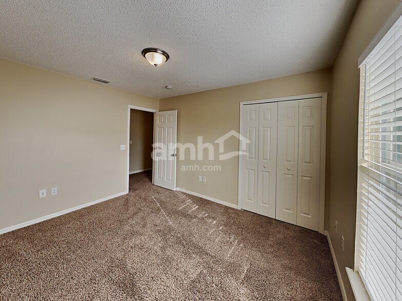 Building Photo - 30500 Birdhouse Dr