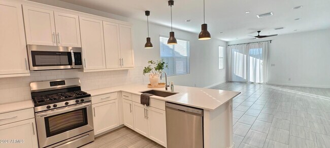 Building Photo - 31962 N 125th Ave