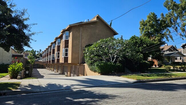 Primary Photo - 279 N Holliston Ave