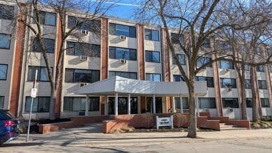 Building Photo - Beautuful 1 bed condo close to linden hills shopping, paths and the lakes!