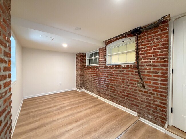 Building Photo - 1226 Jefferson St NW