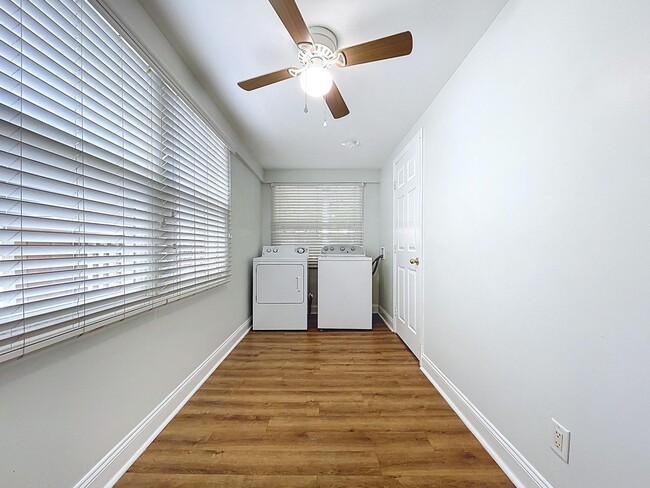 Building Photo - 1/1 in Central Lakeland with a great side ...