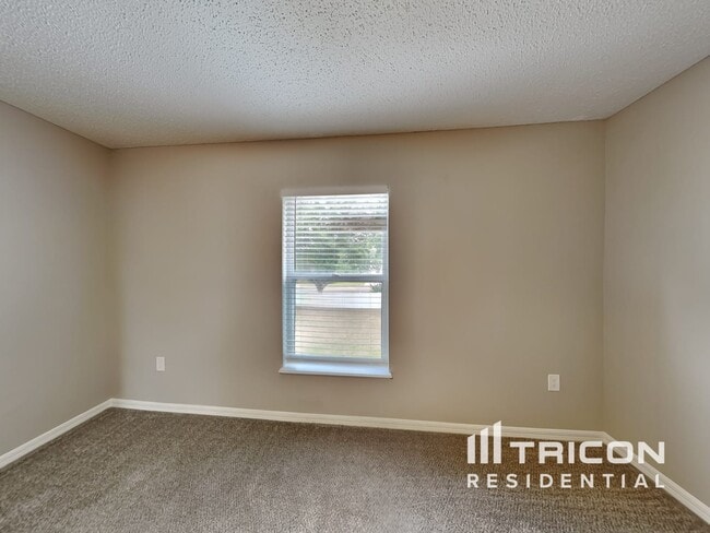 Building Photo - 3013 Whispering Trails Dr