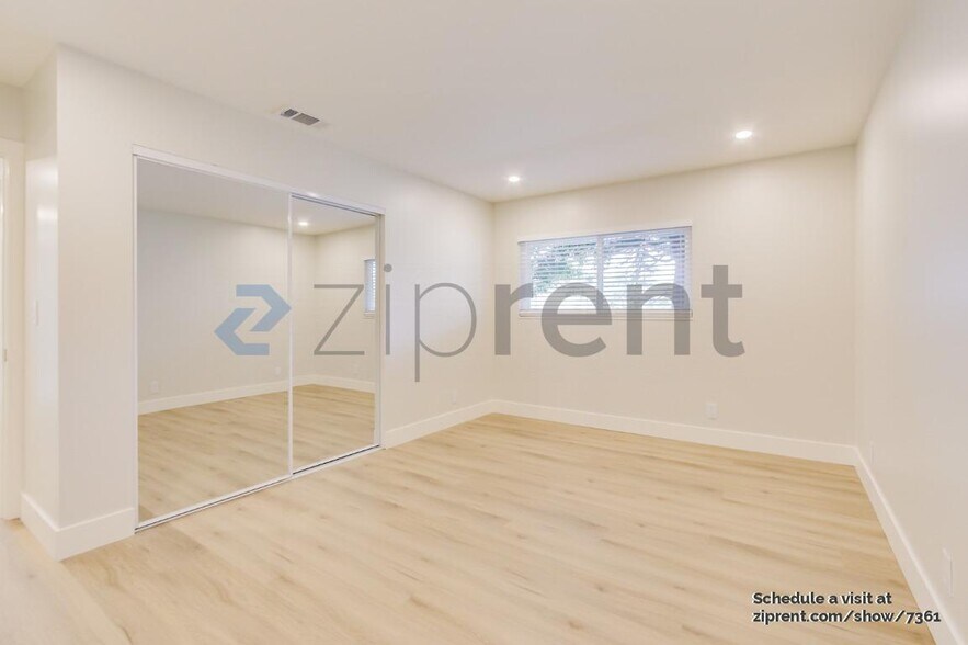 Building Photo - Unit D