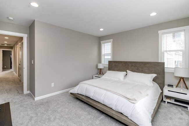 Building Photo - Beautiful 3 Bedroom 2.5 Bathroom Property