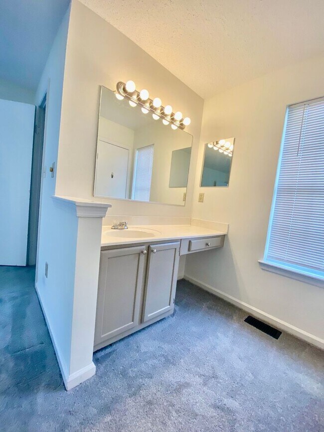 Building Photo - Columbus Station Condo