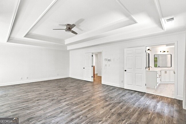 Building Photo - 5170 Deerlake Dr