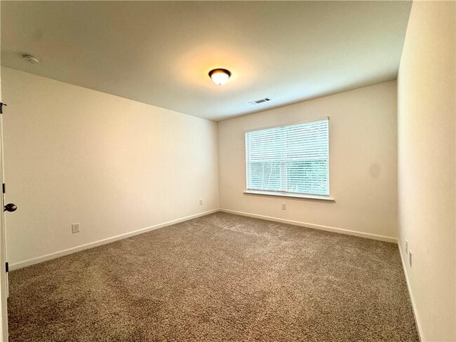 Building Photo - 2955 Vinca Dr