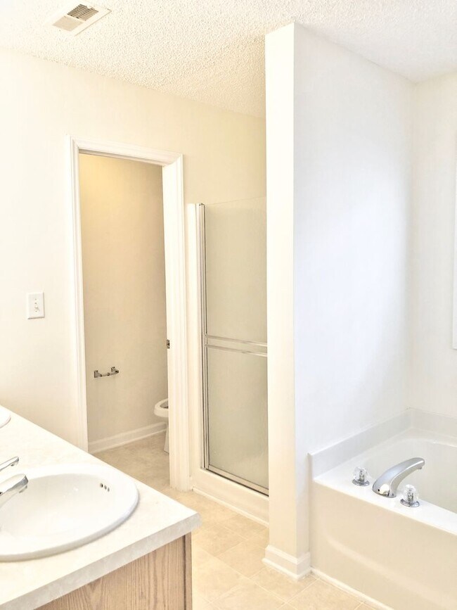 Building Photo - APPLICATION RECEIVED! Beautiful Must See 3 Bedroom with Deck and Garage, minutes from Duke!