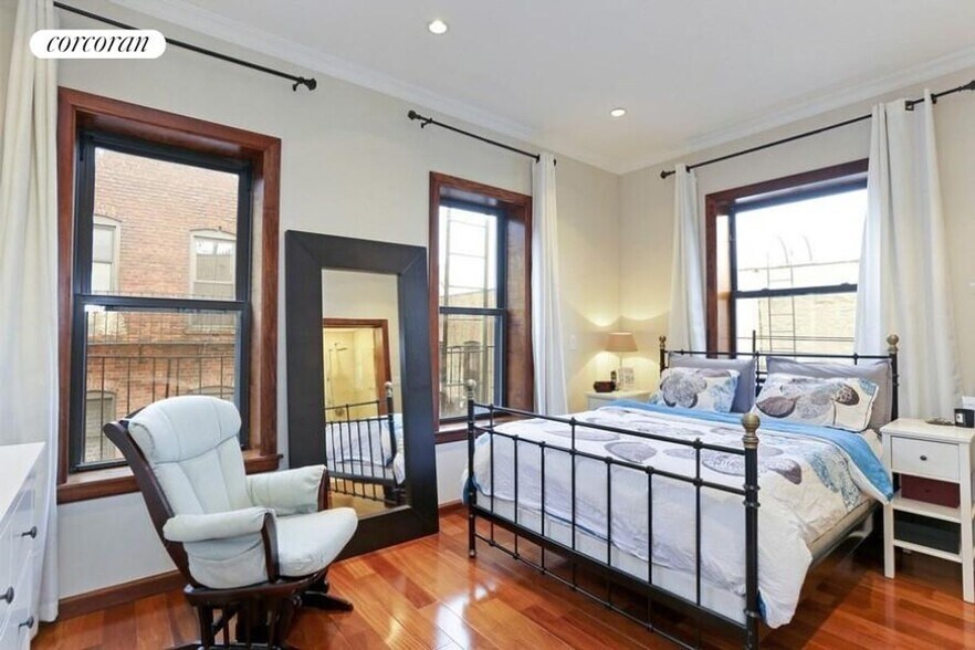 Building Photo - 564 5th St