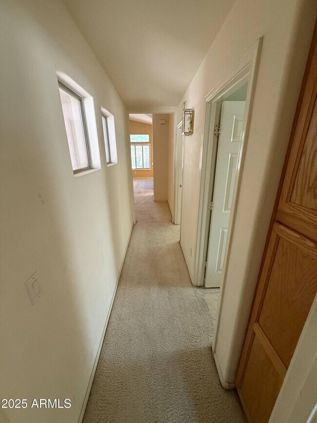 Building Photo - 374 W Oriole Way