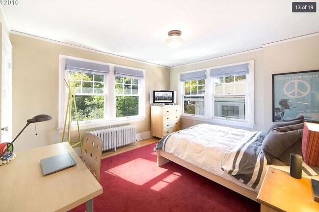 Building Photo - Stunning West Hills 5 bedroom Home with st...