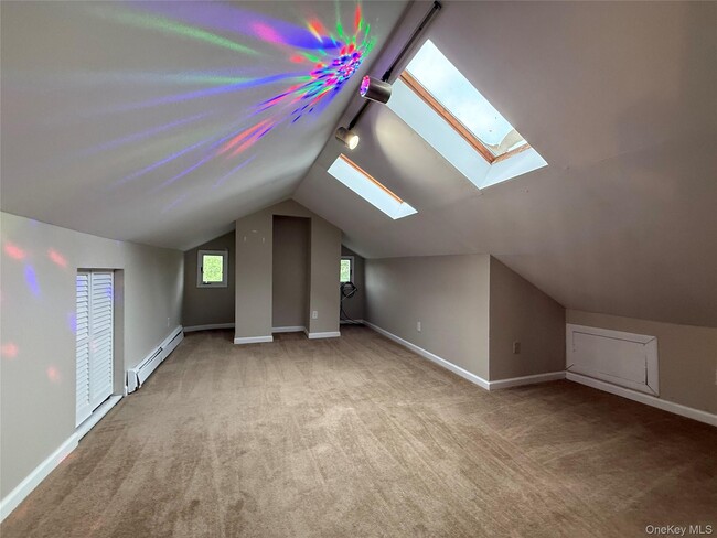 Building Photo - 10 Crans Rd