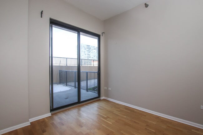 Building Photo - 1464 S Michigan Ave