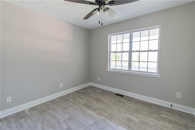 Building Photo - 270 Irwin Mill Rd SE