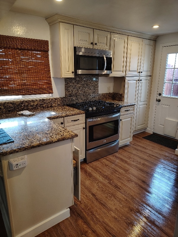 Building Photo - 2447 Bancroft Dr