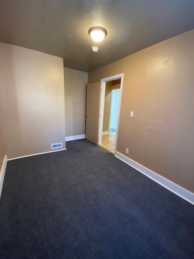 Building Photo - Spacious 3 BR /1 Ba Home in Lancaster City