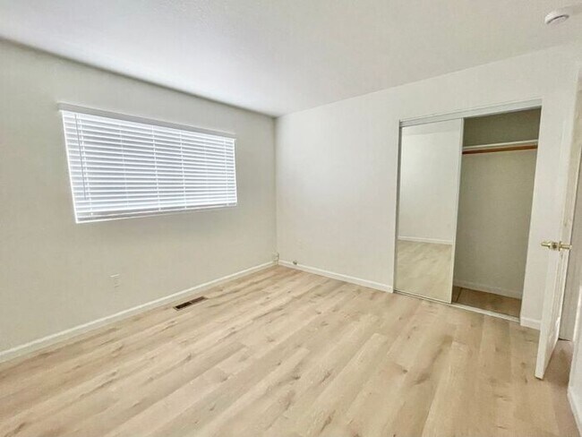 Building Photo - This beautifully maintained 3-bedroom, 2-bathroom Windsor home