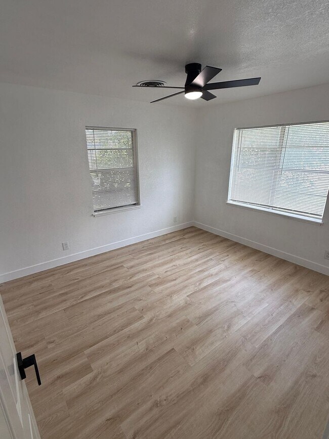 Building Photo - BEAUTIFUL HOME IN HOUSTON. MOVE IN READY!.