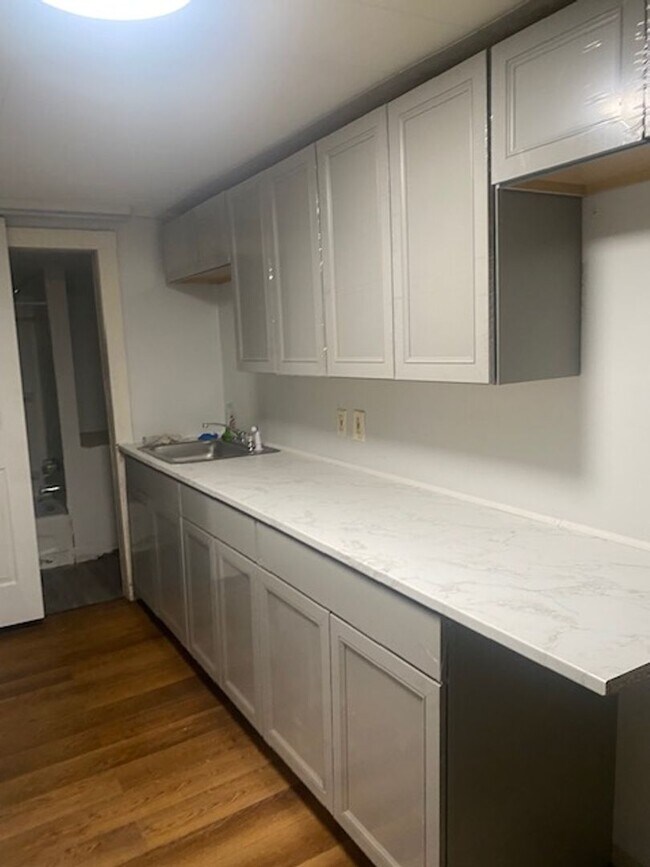 Building Photo - 2 bed 1 bath