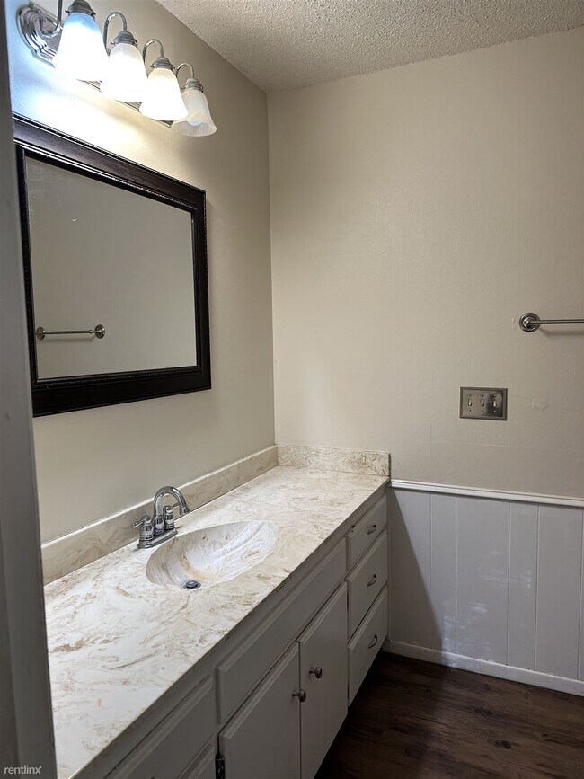 Building Photo - 2 br, 2 bath Duplex - 4470 Ridgecrest Circ...