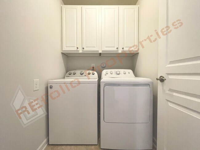 Building Photo - Elegant 4 bedroom Home w/ 1st Floor Office + Basement in Village Square @ Amberly, Cary, Availabl...