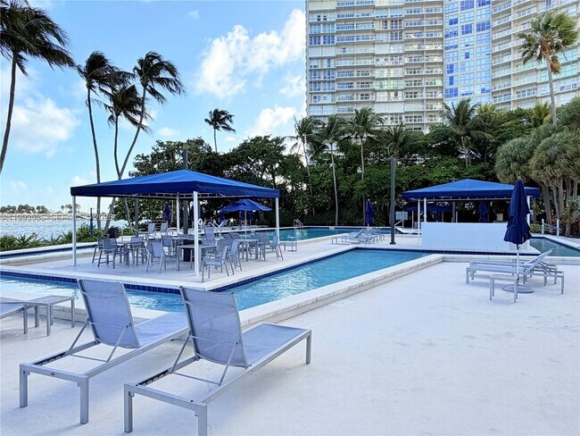 Building Photo - 2333 Brickell Ave