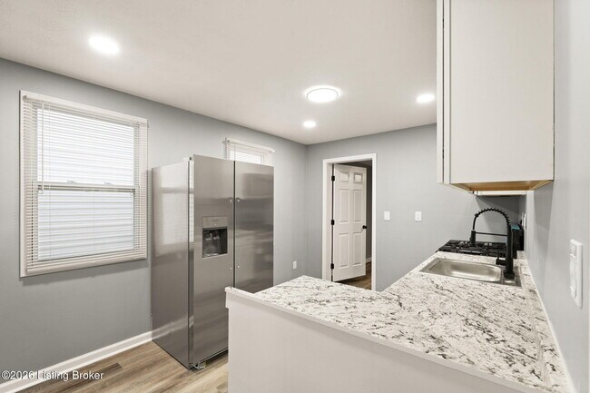 Building Photo - 2222 Duncan St