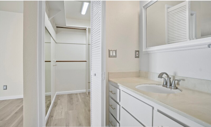 Building Photo - 2032 Cadzand Ct