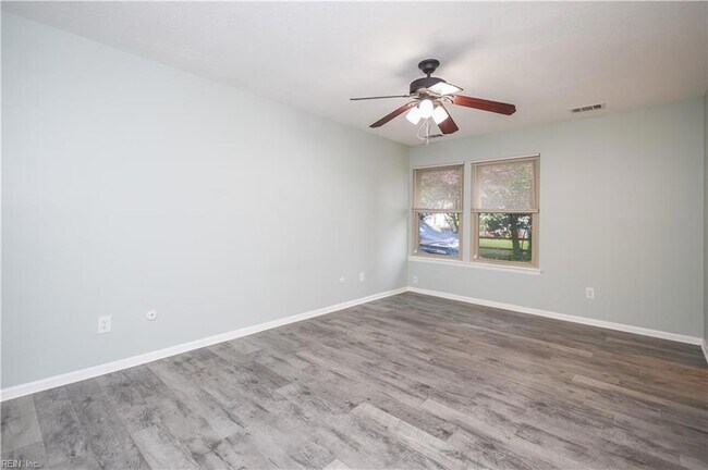 Building Photo - 1545 Lakeport Ct