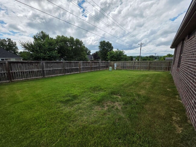 Building Photo - 3072 N Autumn Rose Ave