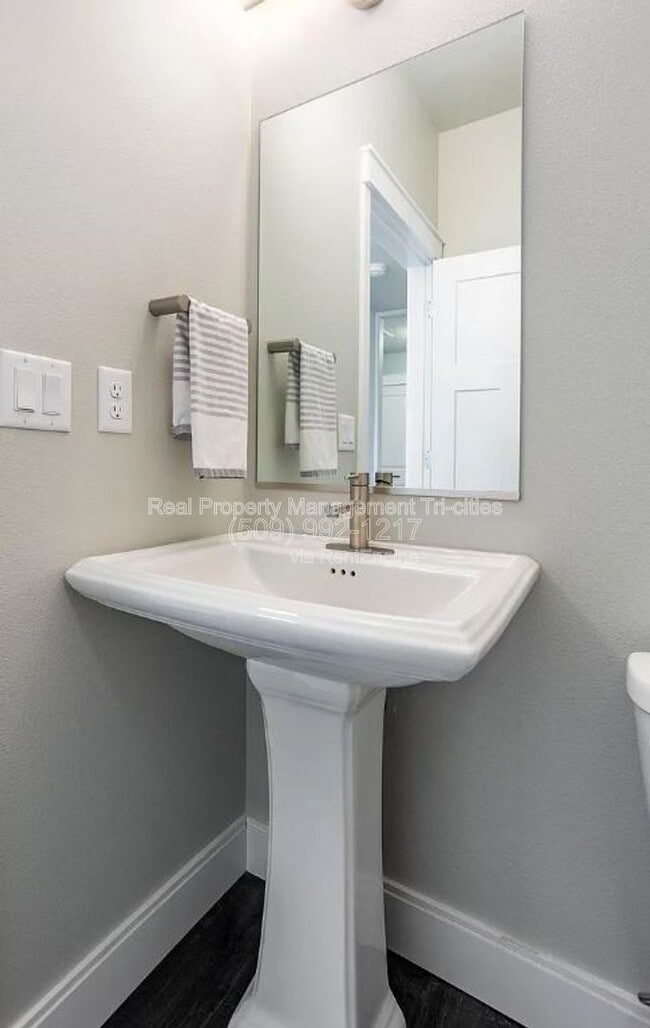 Building Photo - 4646 Corvina St