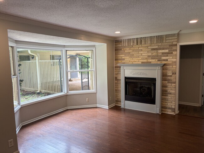 Building Photo - 2109 Villaret Dr SW