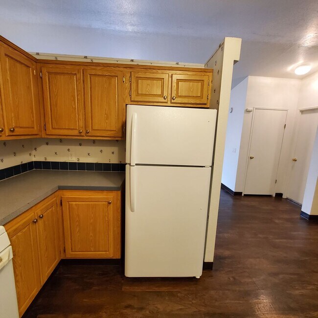 Building Photo - Pet Friendly 3 Bed : 2Bath Home w/ a Carport
