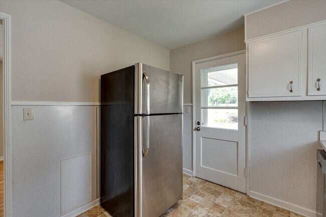 Building Photo - 3 BR 1 BA for Rent - 37415