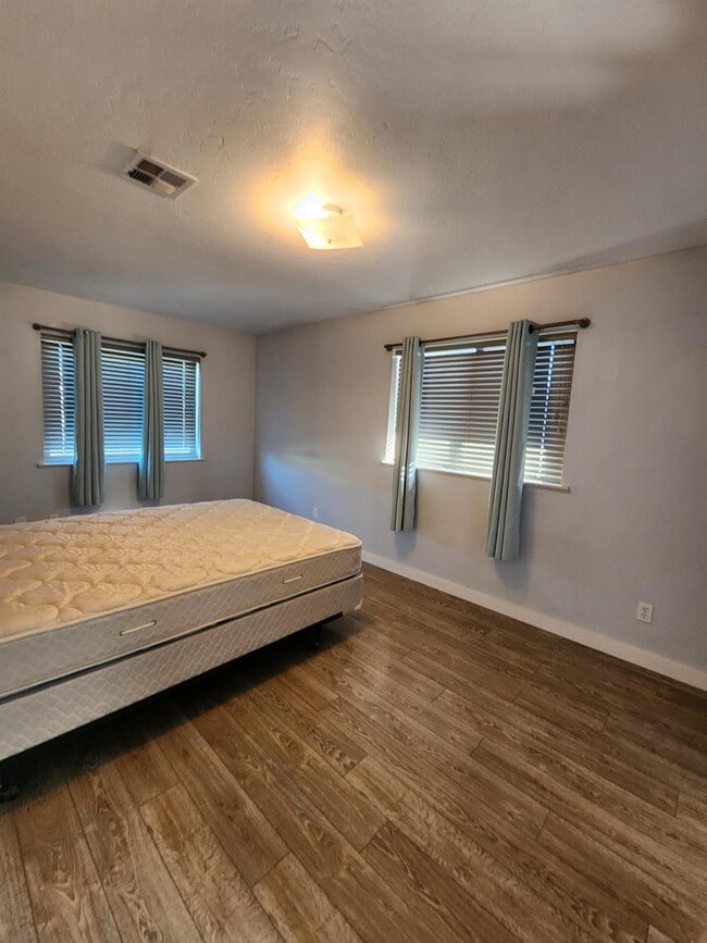 Building Photo - 549 Chetco Ave