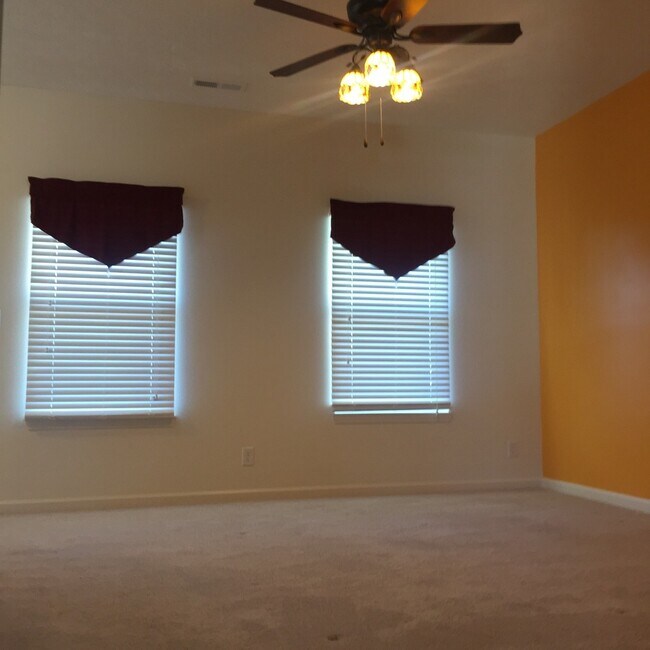 Building Photo - Modern 4 Bedroom, 2.5 Bath West Side Single Family Home