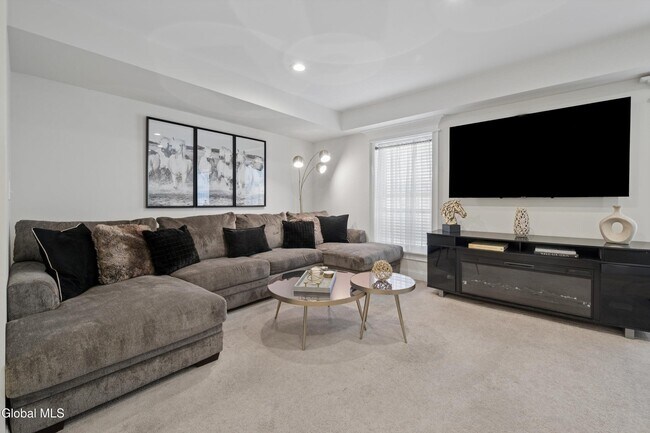 Building Photo - 425 Broadway