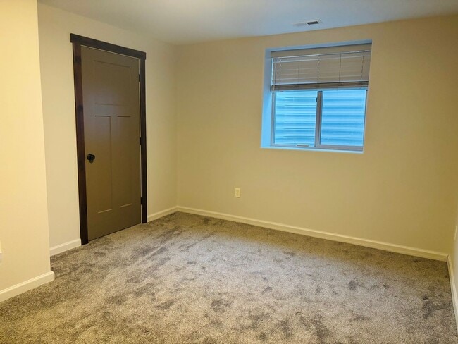 Building Photo - 4 bedroom 3 bath home